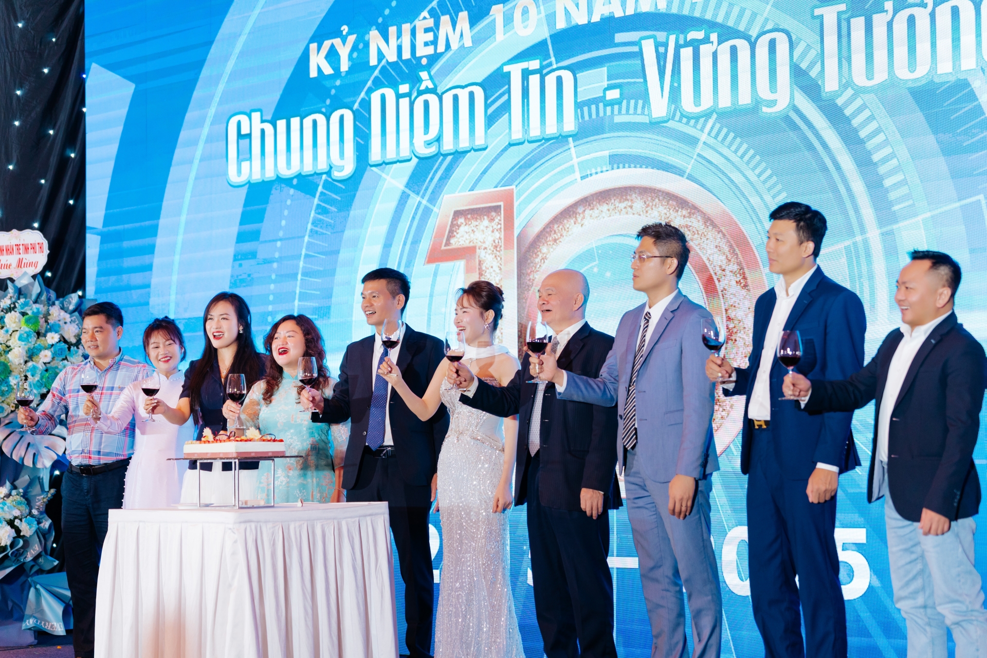 Có Những Cái Bắt Tay Không Để Chụp Ảnh: CSVC & Đài Tín Cùng Khóa Cam Kết 2026