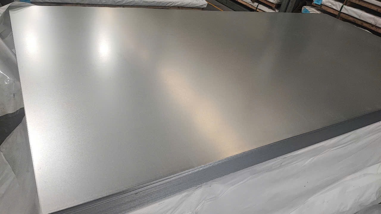 SGCC và bề mặt thép: Vì sao bề mặt xấu gây loang sơn, rạn mạ và NG khi dập/uốn?