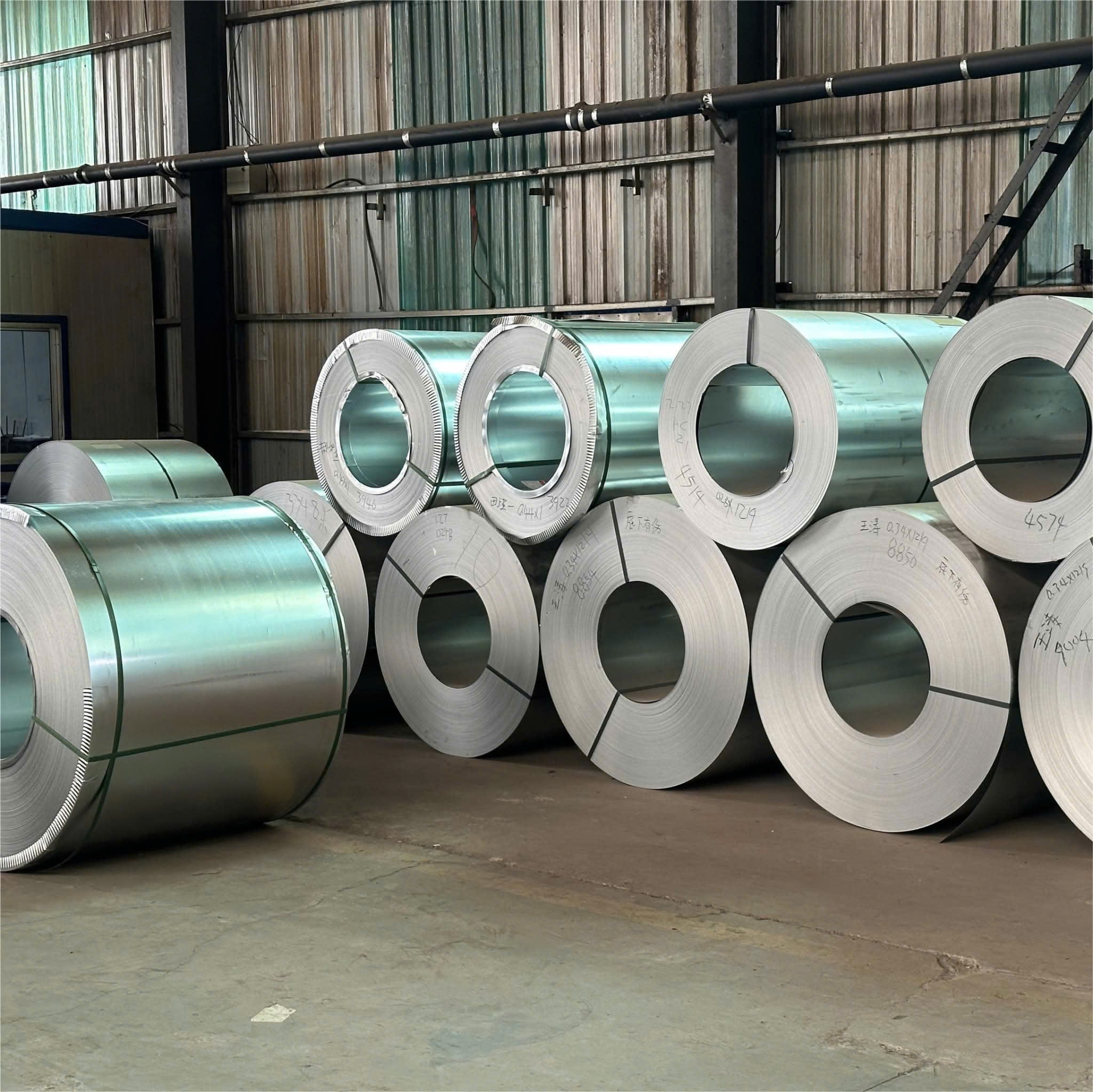 THÉP CUỘN CÁN NGUỘI LÀ GÌ? HƯỚNG DẪN CHỌN ĐÚNG CHO NHÀ MÁY FDI