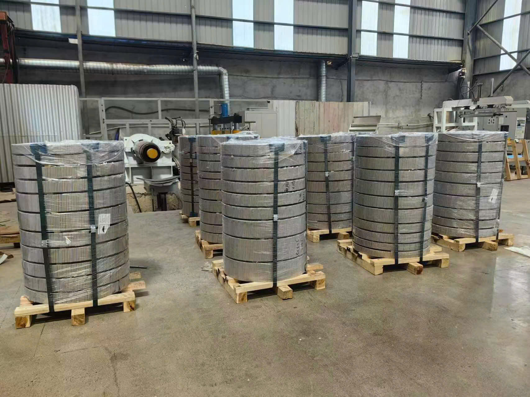 SGCC và lỗi khi đột lỗ: Vì sao vỡ mép, bavia lớn, xám mép xảy ra? Hướng dẫn chọn thép để không NG khi punching