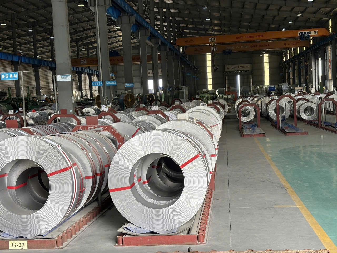 Giá thép SPFH440 & SPFH590 Những yếu tố quyết định và cách mua không bị “hớ” cho nhà máy FDI